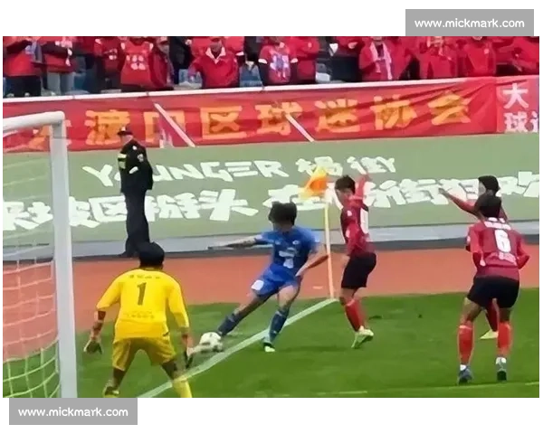 一场判罚争议引爆赛场风波裁判尺度再成焦点舆论质疑规则执行透明性